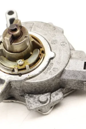 Mercedes-Benz Vacuum Pump (C250, SLK250) 2711800000 Limited Edition